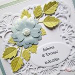 Kartka ŚLUBNA biało-błękitna - Ażurowa kartka na ślub z niebieskim kwiatkiem