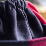 Czarno-czerwona listonoszka z kominem w kratę - 