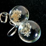 Kwiaty zatopione w szkle, efektowne kolczyki, srebro - 