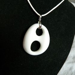 Jadeit biały, duży oryginalny wisior na rzemieniu