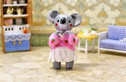 Koala w truskawkowym swetrze