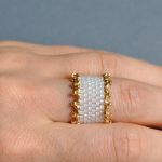 Pierścionek koralikowy biało-złoty 1 - pierścionek na prezent