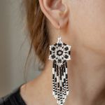 Czeskie koraliki Bigle srebrne Kolczyki Boho - na modelce