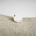  Regulowany okrągły pierścionek z pieprzem  - 