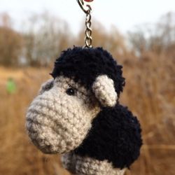 Czarna owca - brelok, zawieszka do torebki
