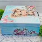 Dziewczynka w różach - z Boku