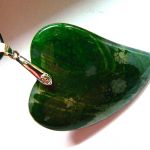 Duże, zielone serce z agatu, wisiorek na rzemyku - 