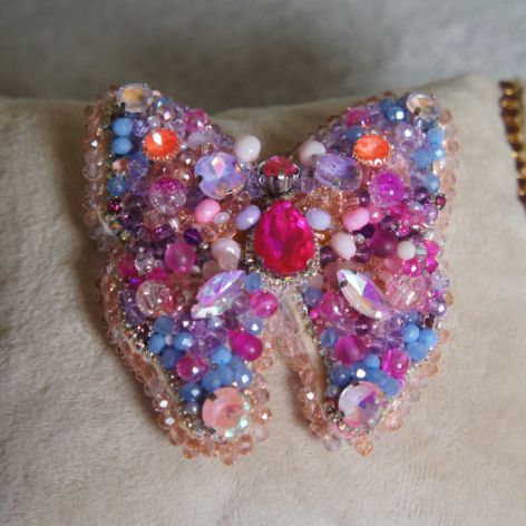 broszka w kształcie motyla do damskiej odzieży,