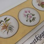 Kartka uniwersalna (2) - Ozdobne żetony z naklejkami kwiatów