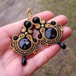 Kolczyki sutasz w kolorze Czarno-złotym