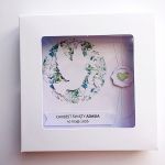 Kartka z gołębicą na Chrzest z życzeniami - Pamiątka Chrztu w ozdobnym pudełku