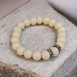 Bransoletka na gumce ecru.