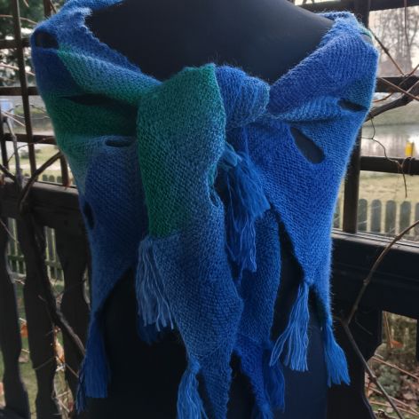 Niebiesko turkusowa chusta na drutach