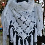 Biała chusta z frędzlami. - chusta narzutka ślubna