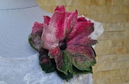 Różowo zielona broszka kwiat