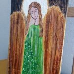 Anioł w zielonej sukience- obraz na desce - widok boczny