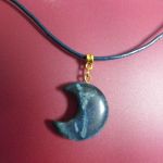 Lapis lazuli, wisiorek - księżyc na rzemyku - 