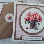 Kartka imieninowa z piwoniami w słoiku - Tył koperty z ozdobnym kółeczkiem