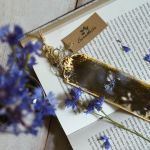 Zakładka do książki z kwiatem chabru  - drewniana zakładka do książki