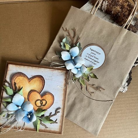 031,Kartka na ślub w pudełku z sercami