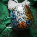 Ręcznie malowany szklany kubek LOVE blue - dla mamy na dzień matki