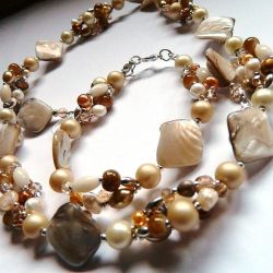 Kremowy zestaw z perłami, piękna biżuteria