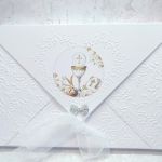 Pamiątka I komunii "BIAŁE RÓŻE" - ozdobne przestrzenne pudełko