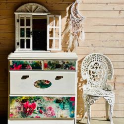 Szafka na buty z kwiatami, żywe kolory, ozdoba przedpokoju