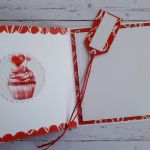 Kartka na walentynki z całuśną dziewczyną, nietypowy napis - Wnętrze kartki