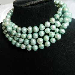 Seledynowe naturalne perły, długi sznur pereł, naszyjnik z perłami