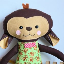 Słodka małpka Piotruś 45 cm