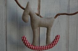 Lniany konik na kraciastym biegunie