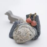 DELIKATNE KOLCZYKI POZŁACANE Z JADE POWER. - 