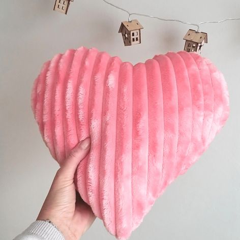 Walentynki poduszka różowe serce prezent 30x30