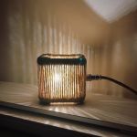 Designerska loftowa lampa miedziana w stylu boho z żarówką SMART - widok z boku