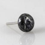 Kamyk - srebrny kolczyk - sztyft mały (2308-02) - nieregularny kolczyk