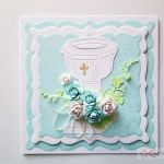 Kartka PAMIĄTKA CHRZTU z chrzcielnicą - Biało-niebieska kartka na Chrzest z chrzcielnicą