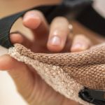 Nerka handmade z pudroworóżowego baranka unikatowa saszetka - 