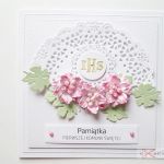 Kartka PAMIĄTKA I KOMUNII ażurowa #6 - Pamiątka Pierwszej Komunii z różowymi kwiatami