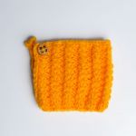 Kubek w sweterku - żółty - sweterek zapinany na guzik
