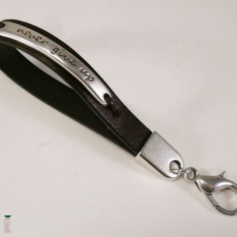 mini smycz brelok never give up