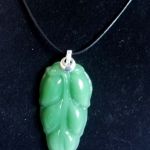 Naturalny jadeit, duży zielony liść, wisiorek - 