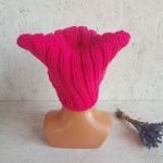 Różowa kocia czapka - Ujęcie z tyłu