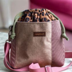 Welurowa listonoszka z kominem w panterkę