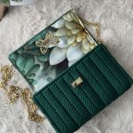 Zielona pleciona torebka handmade z motylkiem – elegancka mała torebka damska na łańcuszku - podszewka