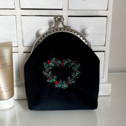 Portmonetka damska welurowa Serce, haftowana ręcznie