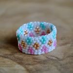 Pierścionek biały w romby 4 - pierścionek na prezent