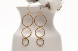 KOLCZYKI RHEA W ZŁOTYM KOLORZE.