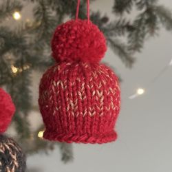 Ozdoba na choinkę, mini-czapeczka