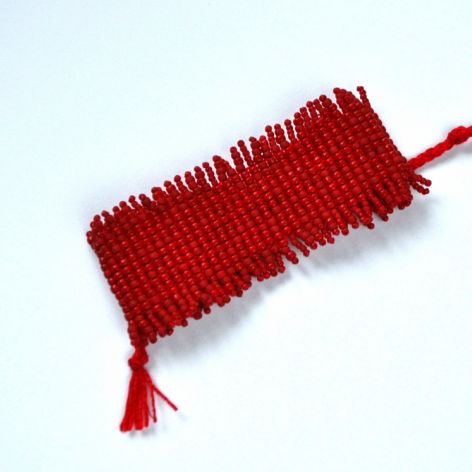 Bransoletka na krośnie z frędzlami czerwona